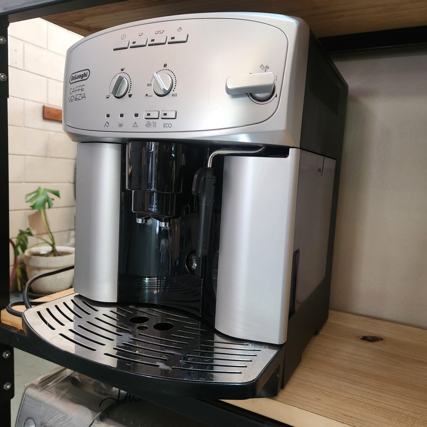 "Maddy" the Delonghi Caffe Venezia